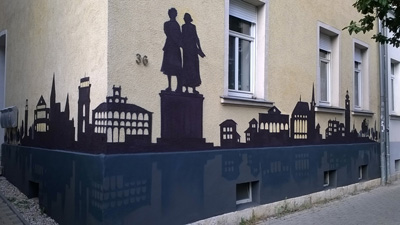 "Goethe vs. Schiller" Fassadengestaltung Wohnhaus